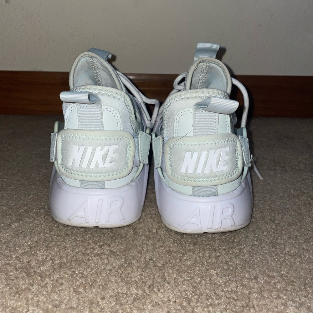 Mint color Nike - Picture 2 of 3